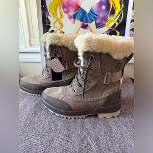 NWT Sorel Tívoli IV boots